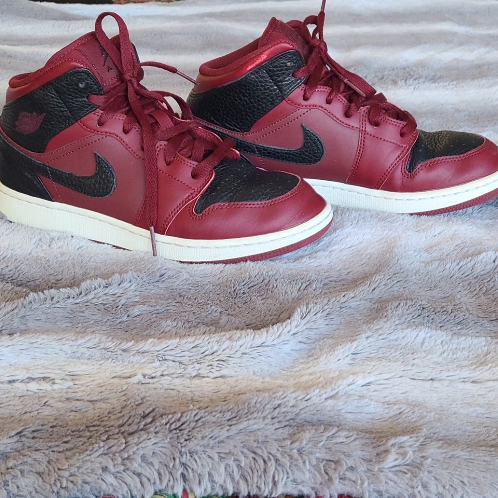 Nike Air Jordan 1 maroon and black Size 7 youth